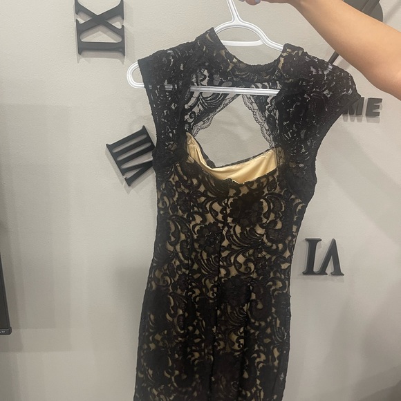 Dresses - Picture 12 of 12